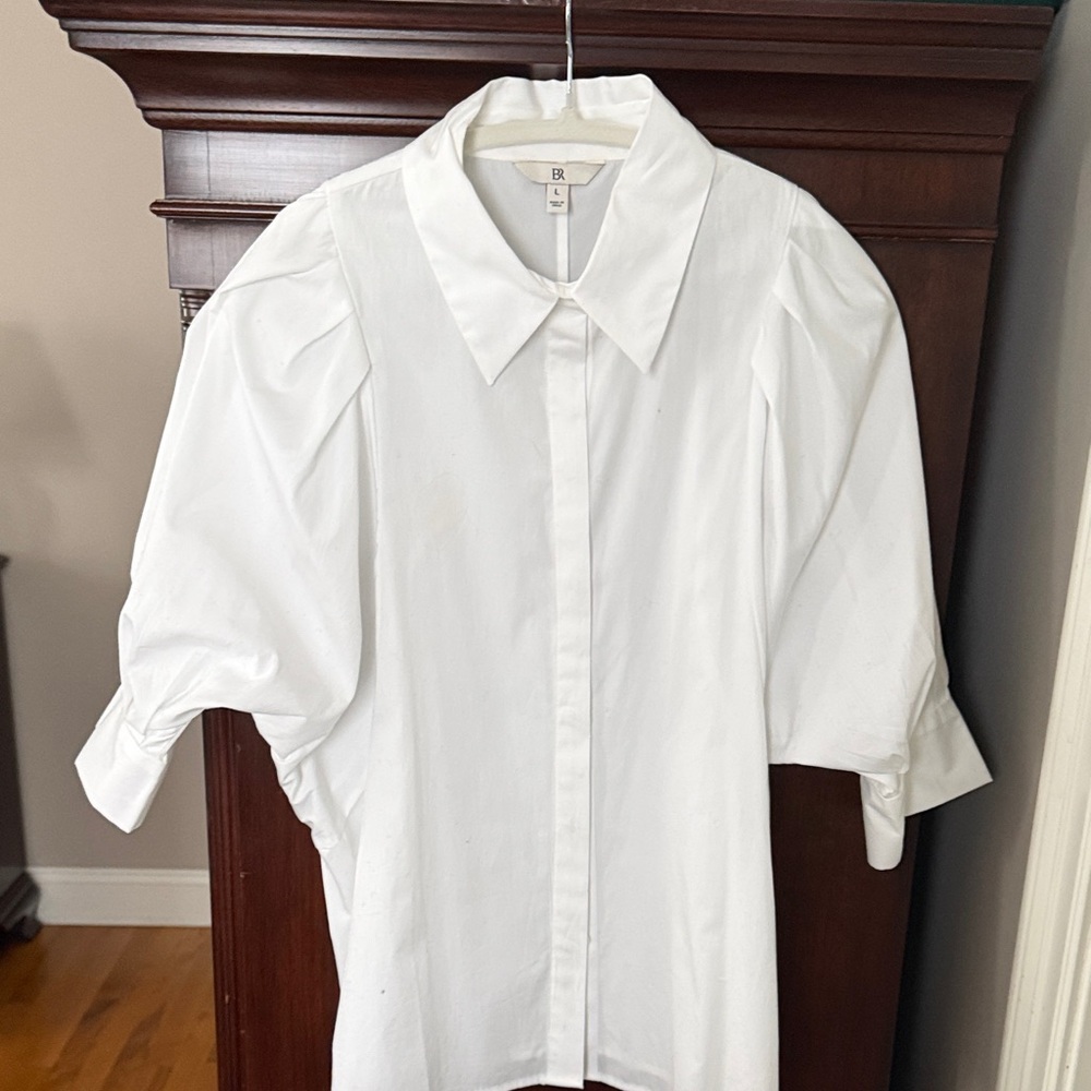 Banana Republic Elegant White Puff Sleeve Blouse 100% 
Cotton, never been worn.